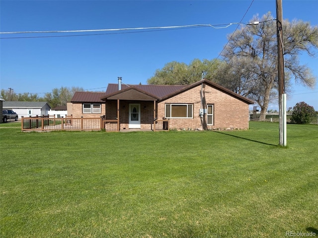 single story home with a front yard