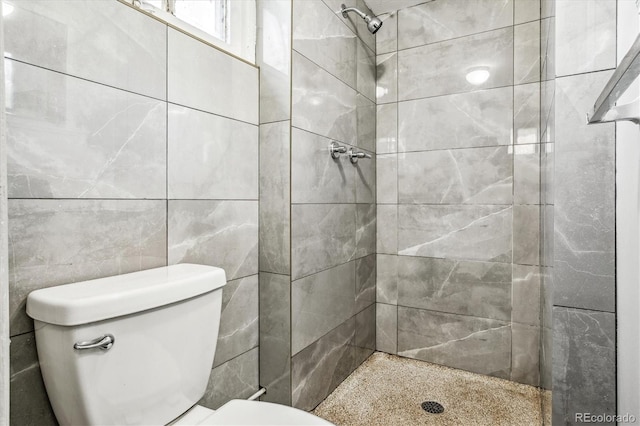 bathroom featuring toilet and a tile shower