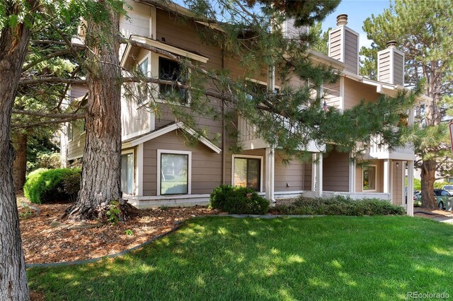 view of front of home with a front lawn