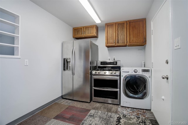 clothes washing area with washer / dryer and laundry area