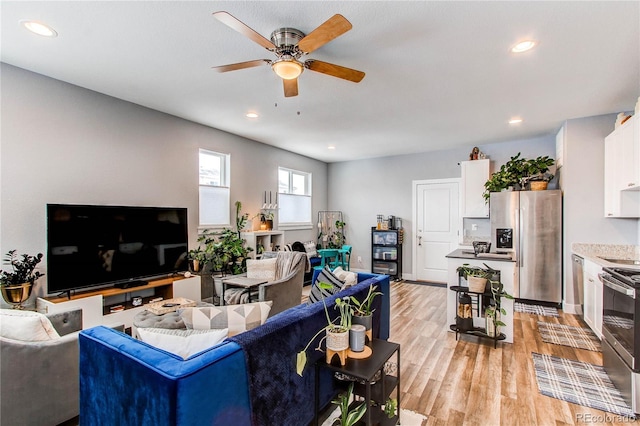 living room featuring light wood-style floors, recessed lighting, and ceiling fan