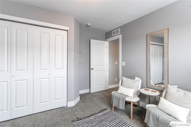 living area with carpet floors, visible vents, and baseboards