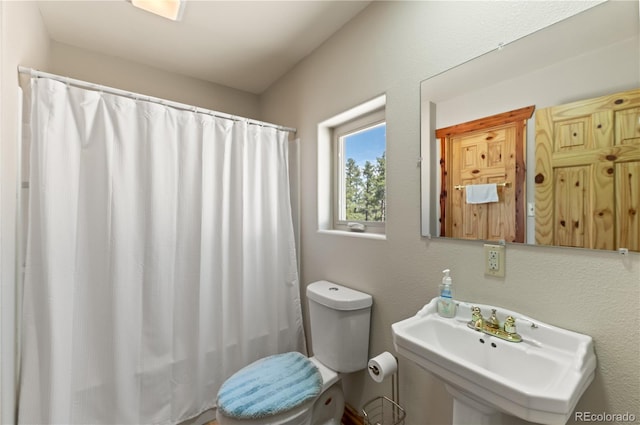33002 Bobcat Ct, Trinidad, CO 81082 - bathroom featuring a sink, toilet, and a shower with shower curtain