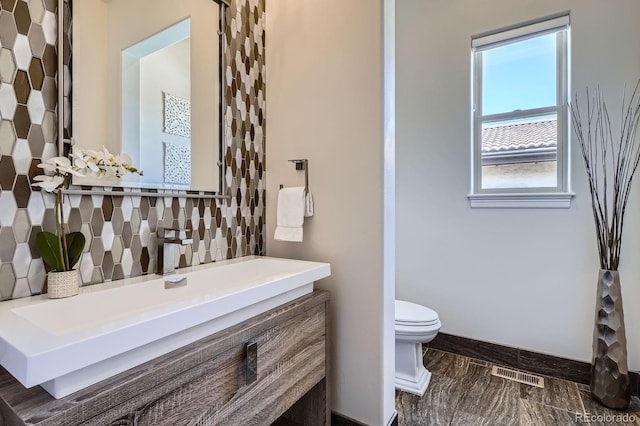 9453 Vista Hill Ln, Lone Tree, CO 80124 - bathroom with backsplash and vanity