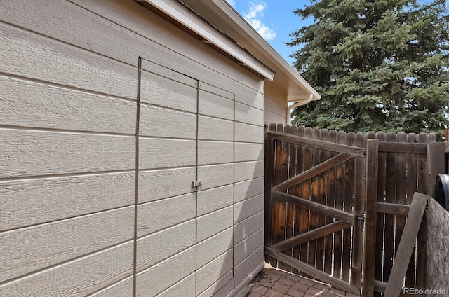 7466 E Long Cir, Centennial, CO 80112 - view of side of home featuring a gate and fence
