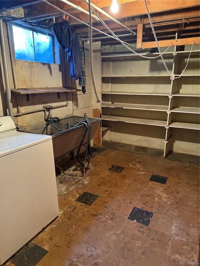 basement featuring washer / clothes dryer