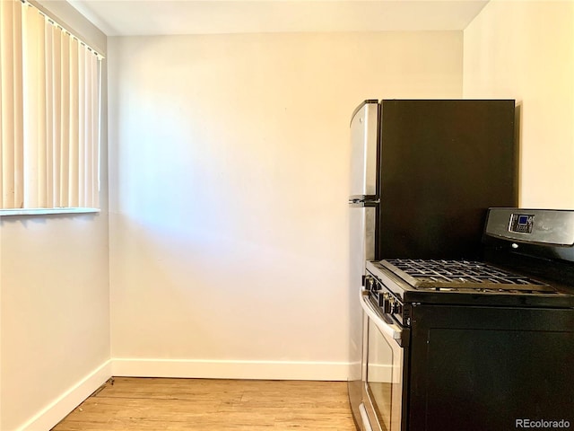 1143 Akron St, Aurora, CO 80010 - kitchen featuring stainless steel appliances, baseboards, and light wood-type flooring