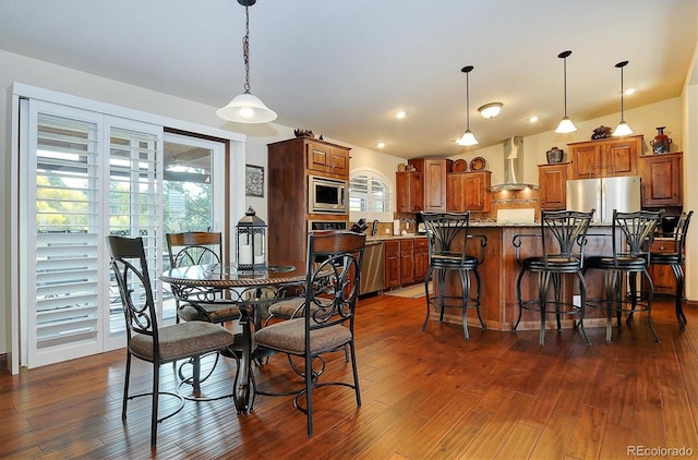 dining space featuring sink and dark wood-type flooring