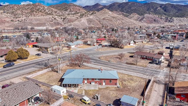 birds eye view of property featuring a mountain view and a residential view