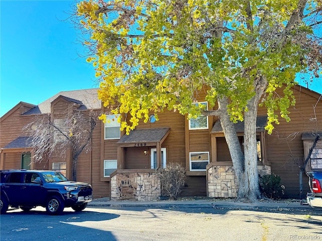 view of front of property