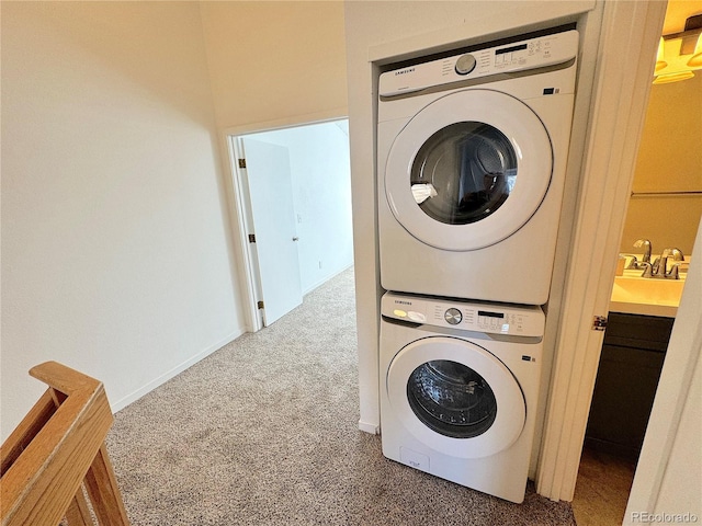 laundry area with carpet, sink, and stacked washer and dryer