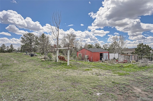 view of yard with a pole building and an outbuilding