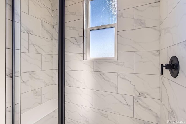 bathroom featuring a tile shower