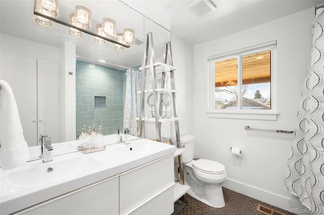 3925 Newland St, Wheat Ridge, CO 80033 - full bathroom featuring toilet, double vanity, tile patterned flooring, baseboards, and curtained shower