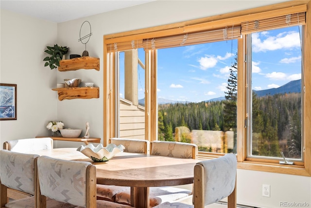 dining space featuring a mountain view