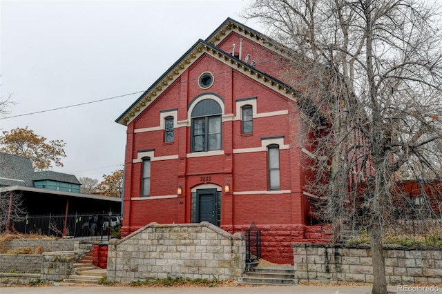 view of front of property