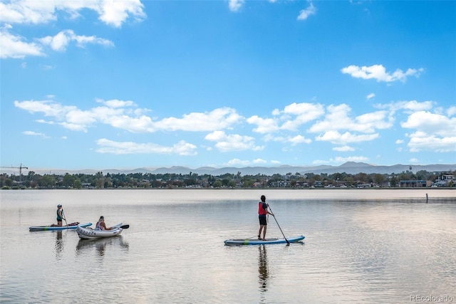 water view with a mountain view