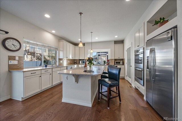 315 Painted Horse Way, Erie, CO 80516 - kitchen featuring stainless steel appliances, a sink, healthy amount of natural light, a kitchen island, and recessed lighting
