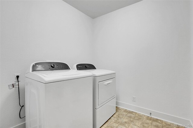 8458 Parkland St, Broomfield, CO 80021 - laundry room with washing machine and dryer and baseboards