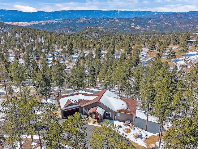 bird's eye view featuring a wooded view and a mountain view