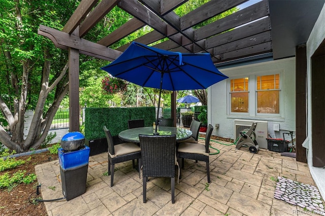 view of patio featuring a pergola