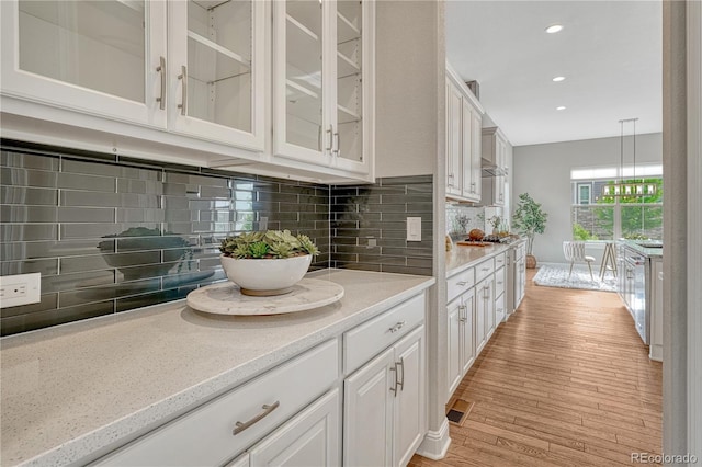 11821 Discovery Ln, Parker, CO 80138 - bar area featuring light wood-style floors, decorative backsplash, recessed lighting, and decorative light fixtures