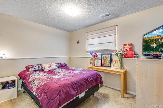 15628 E Girard Pl, Aurora, CO 80013 - bedroom featuring a textured ceiling and baseboards