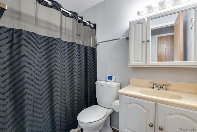 15628 E Girard Pl, Aurora, CO 80013 - bathroom with toilet, a shower with curtain, and vanity