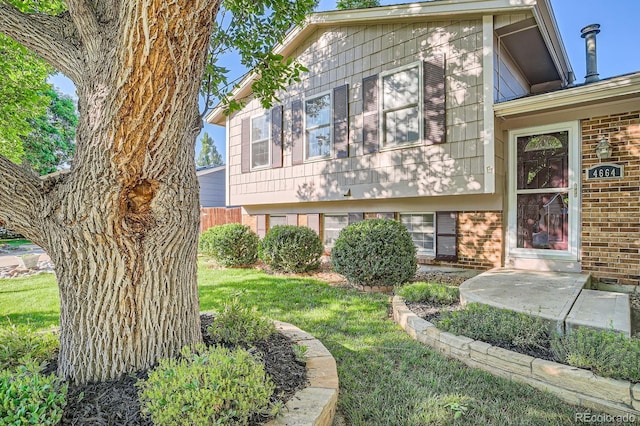 4664 S Zang St, Morrison, CO 80465 - view of front of property featuring brick siding and a front yard
