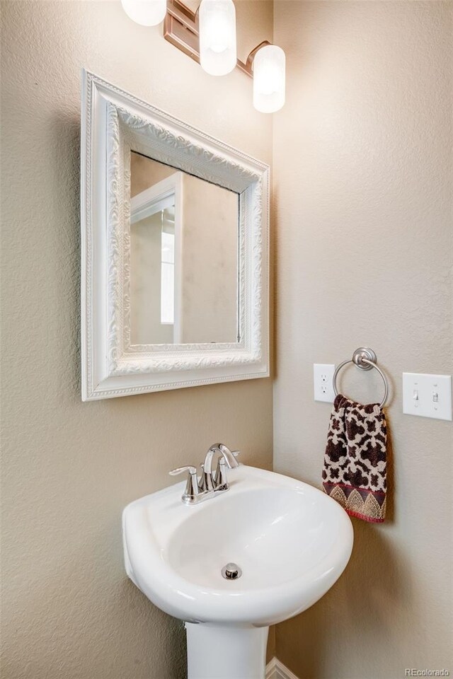 15205 W Baker Ave, Lakewood, CO 80228 - bathroom with a sink