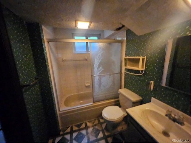 912 E 6th Ave, Broomfield, CO 80020 - full bath with bath / shower combo with glass door, vanity, toilet, and wallpapered walls