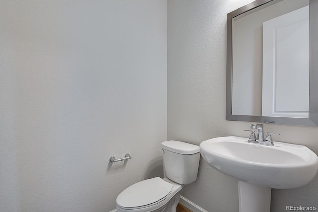 bathroom featuring toilet and sink