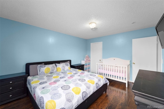 8059 Wolff St Unit C, Westminster, CO 80031 - bedroom featuring wood finished floors and a textured ceiling
