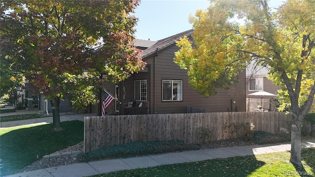 view of side of home featuring a fenced front yard