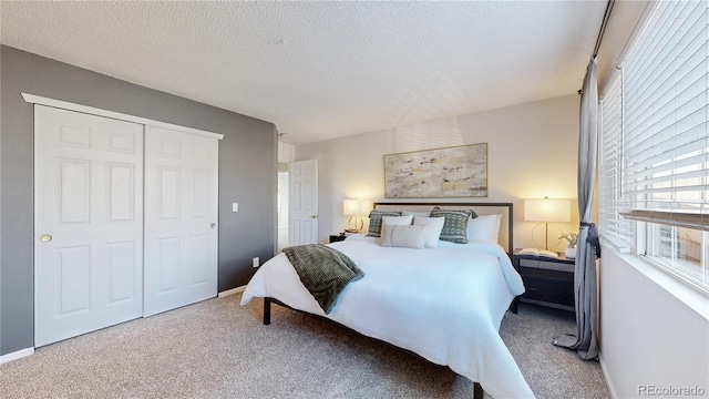 bedroom featuring a textured ceiling, a closet, and carpet flooring