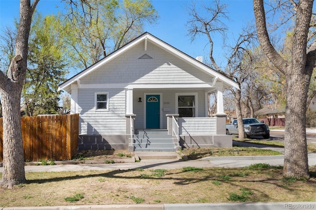 1130 E Yampa St, Colorado Springs, CO 80903 - view of front facade featuring a porch and fence
