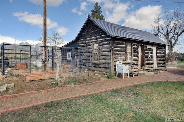 view of side of home featuring an outdoor structure