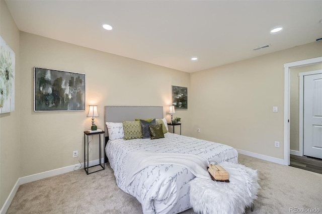 bedroom with baseboards, visible vents, carpet flooring, and recessed lighting