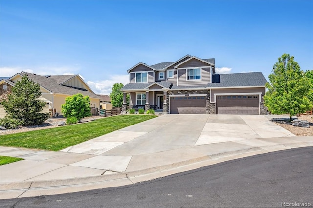 craftsman-style house featuring a front yard