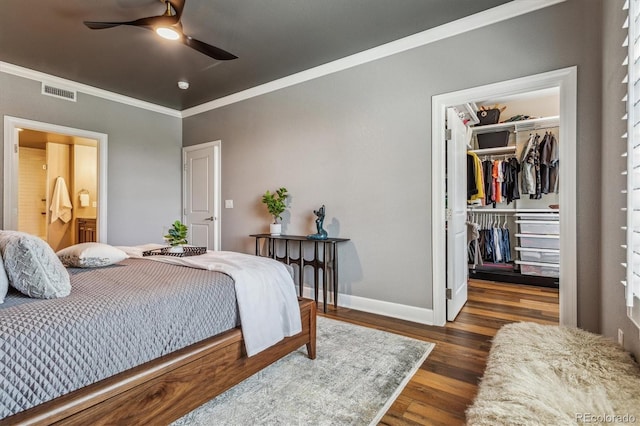 bedroom featuring ceiling fan, dark hardwood / wood-style flooring, crown molding, and a closet