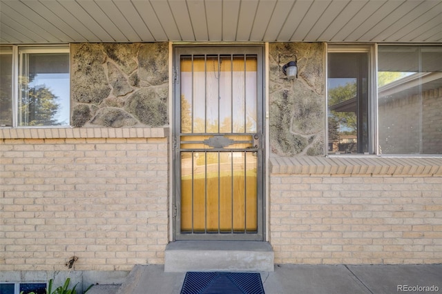 772 Urban Ct, Lakewood, CO 80401 - doorway to property featuring brick siding