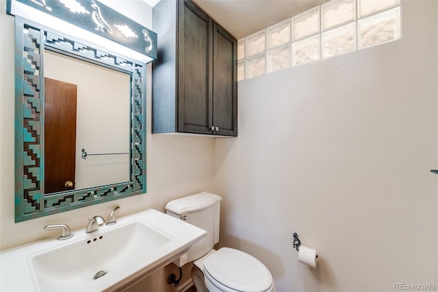 772 Urban Ct, Lakewood, CO 80401 - half bath with a sink and toilet