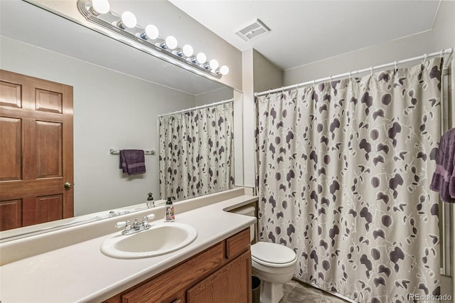 bathroom with a shower with curtain, vanity, and toilet