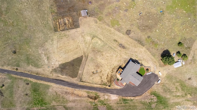 birds eye view of property featuring a rural view