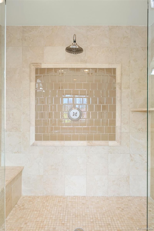 bathroom featuring tiled shower