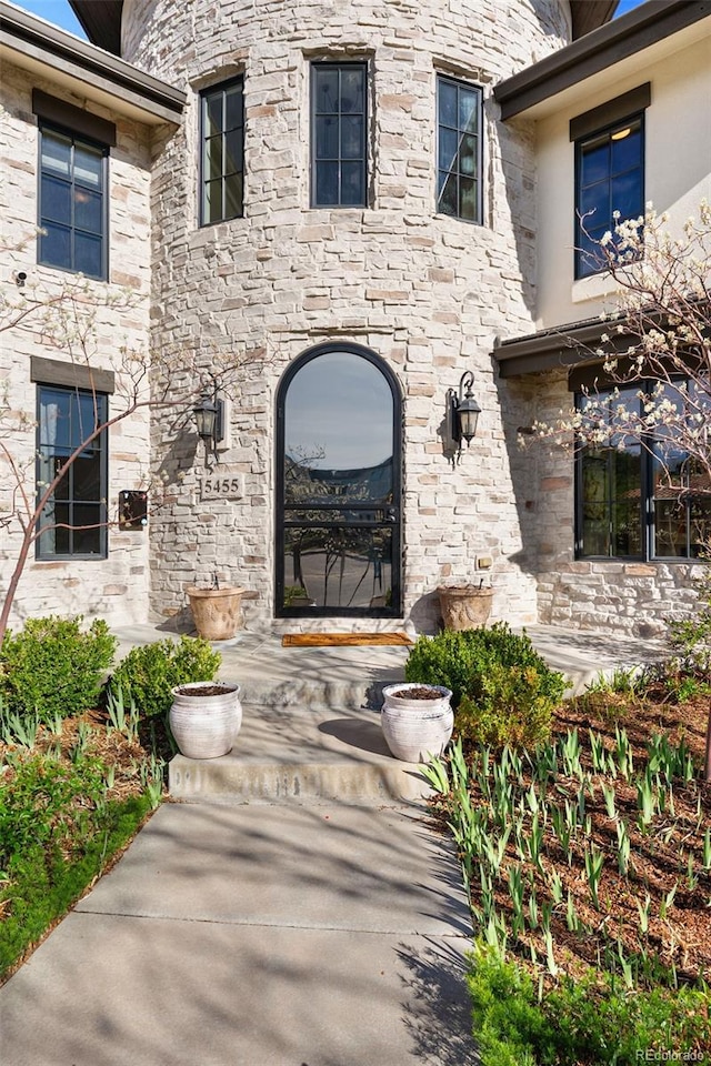 property entrance featuring stone siding