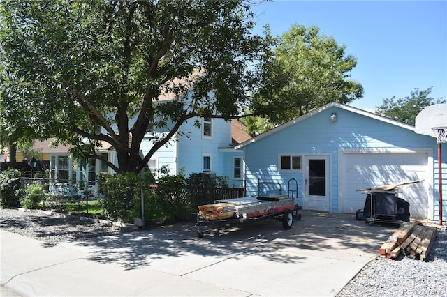 view of front facade featuring a garage