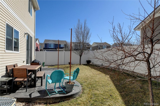 view of yard with outdoor dining space, a patio, a residential view, and a fenced backyard