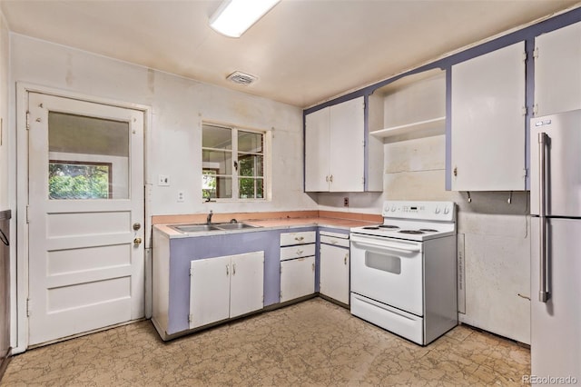 1000 Salem St, Aurora, CO 80011 - kitchen with electric range, freestanding refrigerator, a sink, and light countertops