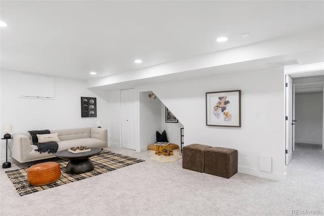 living area with baseboards, carpet, visible vents, and recessed lighting